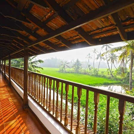 Kumarakom Heritage Resort Котаям Екстериор снимка