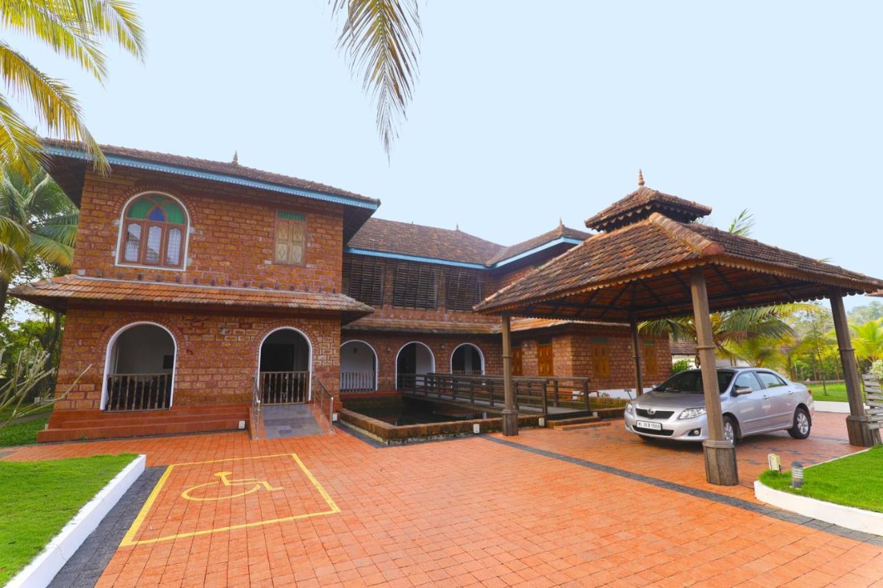 Kumarakom Heritage Resort Котаям Екстериор снимка