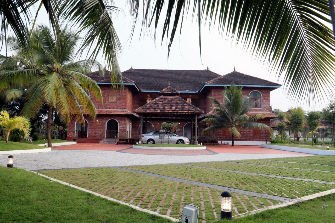 Kumarakom Heritage Resort Котаям Екстериор снимка